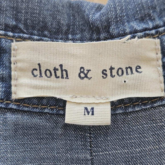 Anthropologie Cloth & Stone Chambray Split Shirttail Blue Button Up Size Medium - Picture 13 of 14